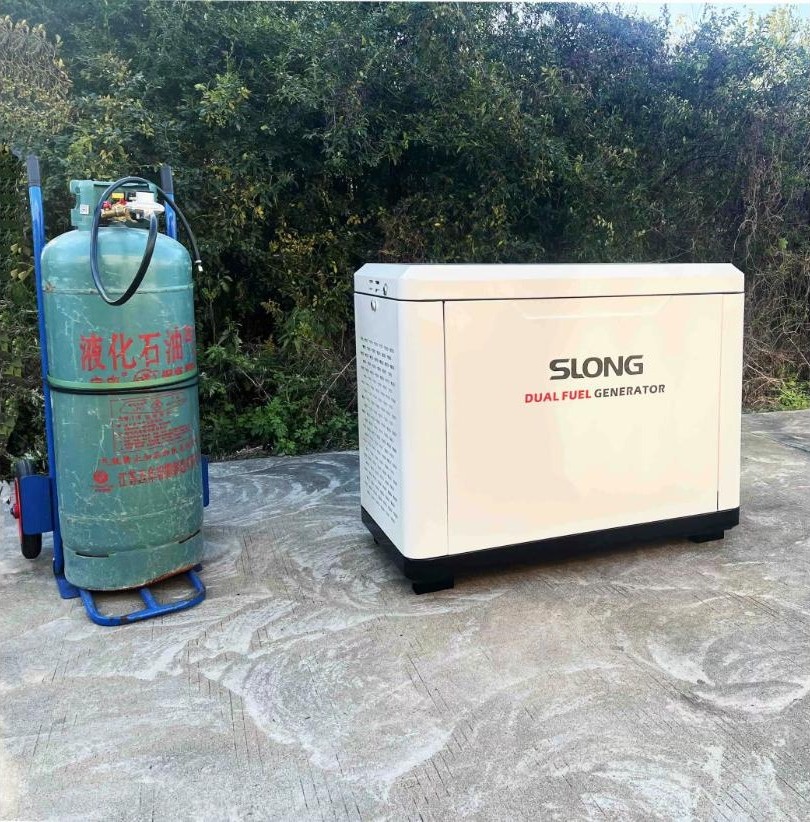SL-JK6 — Закрытый корпус в три четверти, рядом баллон LPG